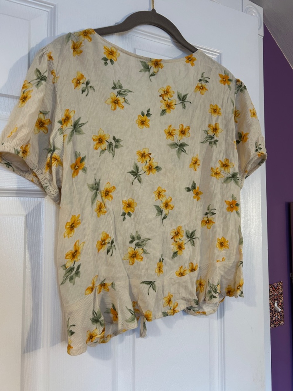 American Eagle Outfitters Cream Floral Tie-Front Top with Yellow Flowers - Picture 6 of 6